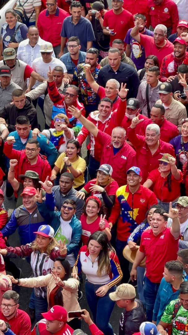 Apure se hizo presente en la gran marcha conmemorativa de los 21 años de la Revolución del 13 de abril de 2002. La delegación apureña estuvo conformada por militantes del ⁦<a href="/PartidoPSUV/">PSUV</a>⁩, de la ⁦<a href="/JuventudPSUV/">Juventud PSUV</a>⁩, de la Milicia Bolivariana y de l@s trabajador@s