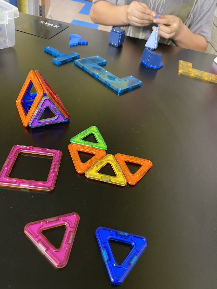 StefaniePitzer's tweet photo. Play matters! ✨ Even in 5th grade. Being a principal means I get to share in moments like this one. Moments spent one on one connecting. Moments where my engagement made all the difference. #momsasprincipals #PrincipalOfficeHours #Pitzer2a #iledchat #principalsinaction https://t.co/P0wlsnAFxI