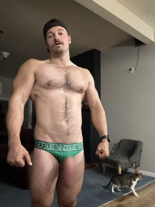 You like that shadow? 😈🍆 https://t.co/cUWr3sEK1s