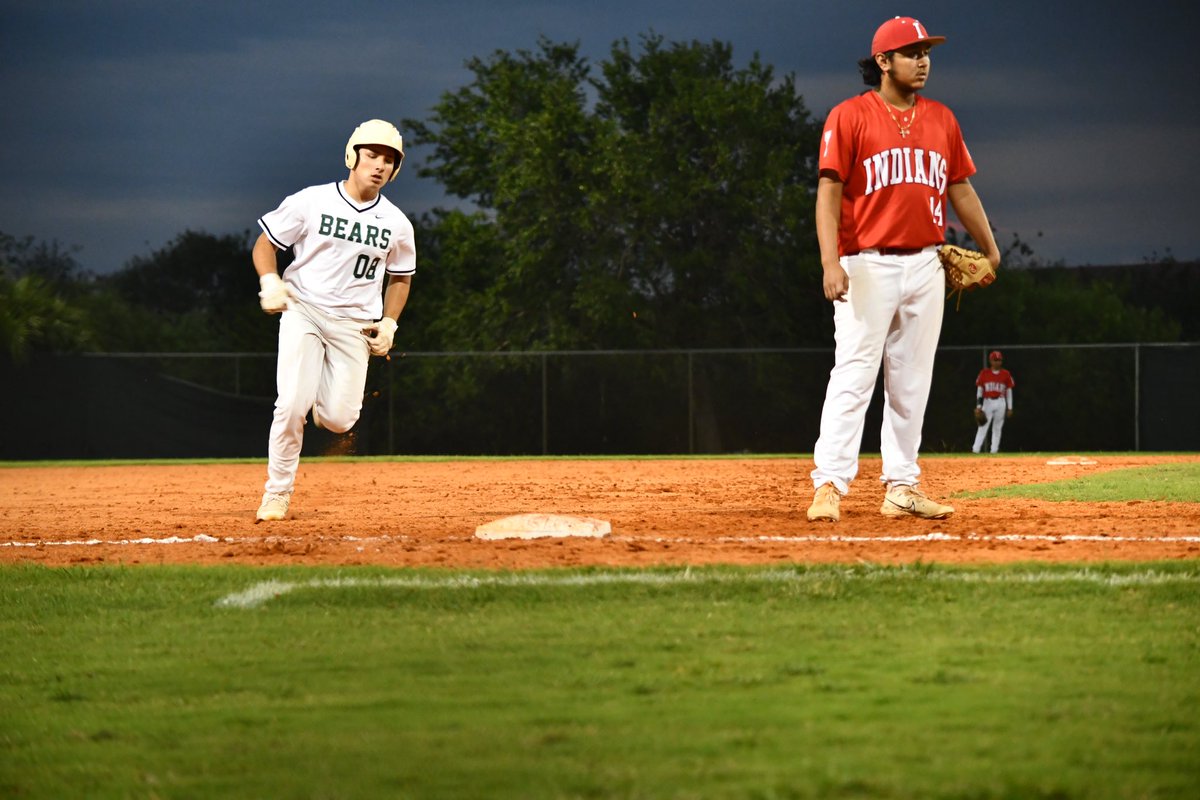 PRHS_Tech's tweet image. Our @PalmettoRidgeHS Bears @ have another W on the board from tonight’s name against the Immokalee Indians. 10-0.