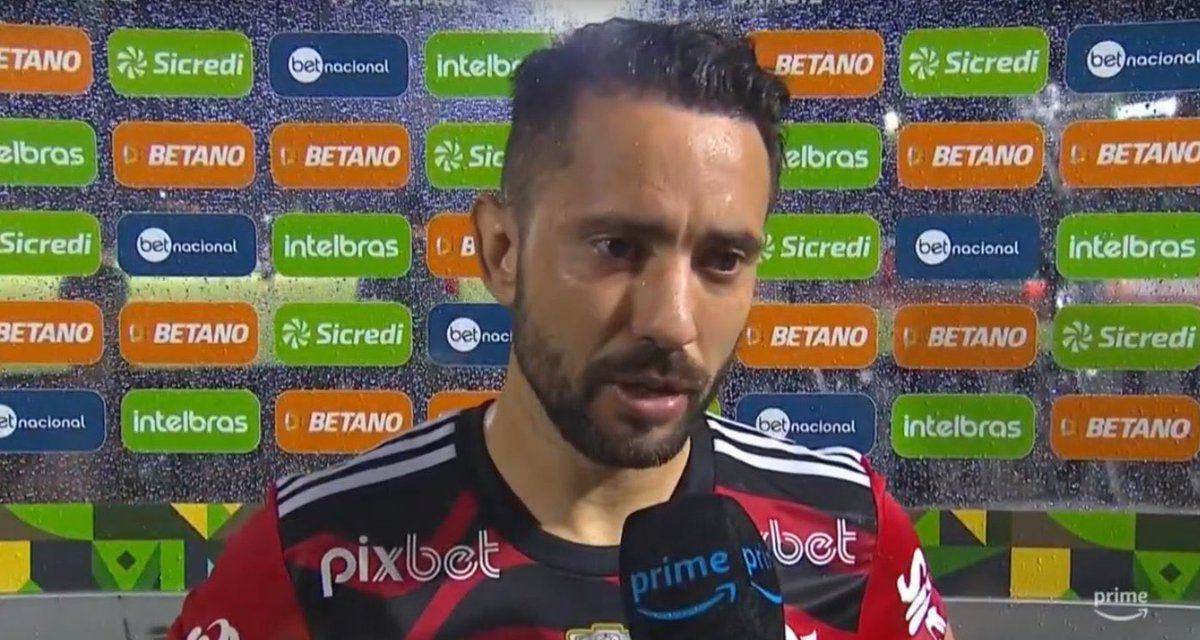 Fluminenstrong's tweet photo. "Foi horrível, pareciam o Fluminense". https://t.co/yvvAsU9mWF