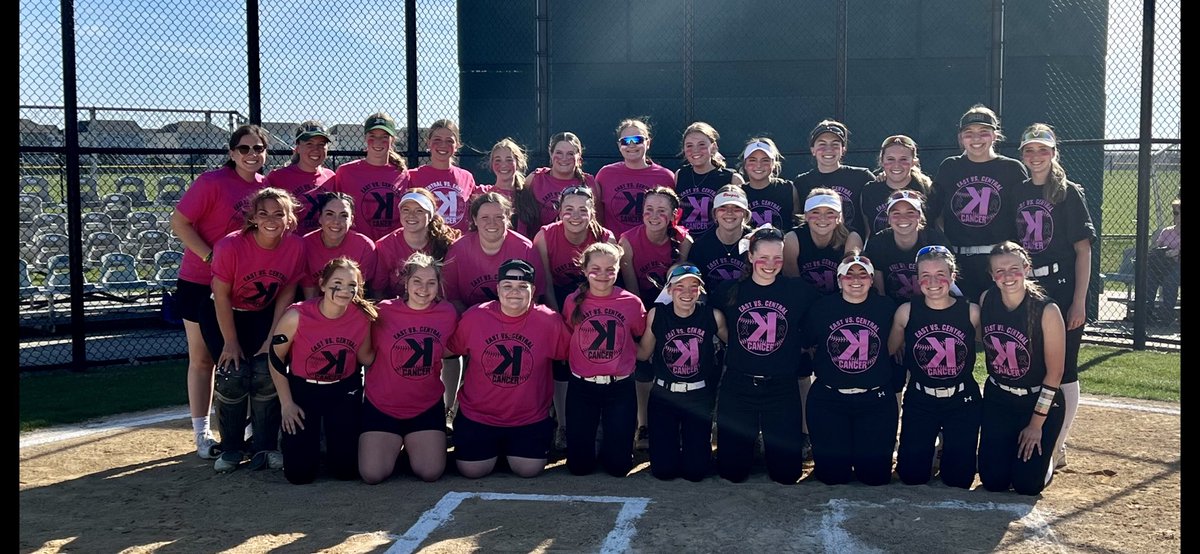Bengalsoftball2's tweet photo. Beautiful day for a game!! Great tradition with ⁦@pchssoftball1⁩ !! https://t.co/yQzzI1Yu5X