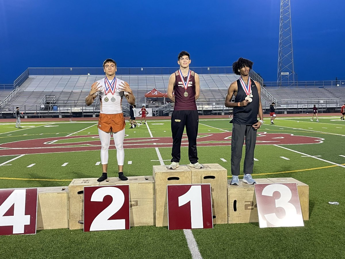 AtwoodKory's tweet photo. Congrats District Runner-Up in the 200m dash Asher Springs and 5th place  finisher @LandonRod_04 (not pictured) https://t.co/s83KRm9ewp