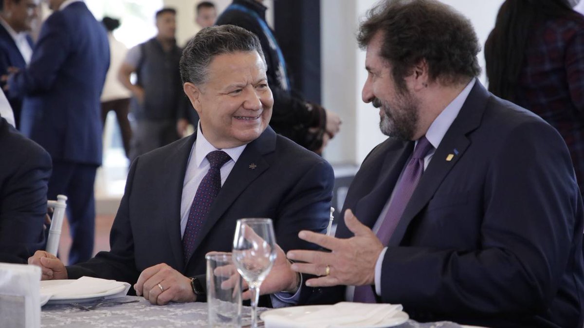 juliomenchaca_'s tweet photo. Felicito al @SoldeTulancingo y a todo su equipo de trabajo por la celebración de su 45 aniversario. 

El periodismo es una labor fundamental para fortalecer la democracia y construir una sociedad informada. ¡Que vengan muchos años más! https://t.co/tzJh4uYyi3