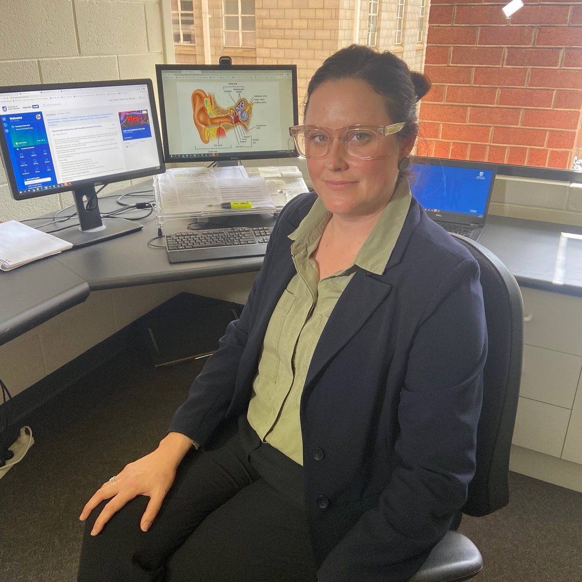 UniversitySA's tweet image. Had #COVID19 and lost your hearing 👂? New research from @UniversitySA nursing lecturer Kim Gibson in @BMJ_Open Case Reports documents first-hand experience of this frightening side effect of COVID and why GPs and clinicians should take note. fal.cn/3xo55