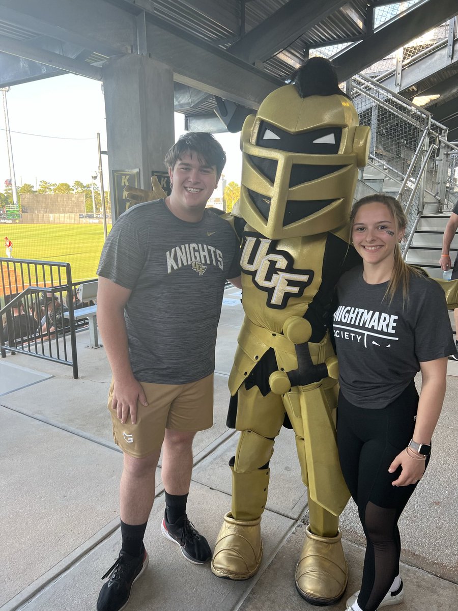 Knightro hanging out with a couple of our members at KMS Knight!! 

#UCFDayofGiving