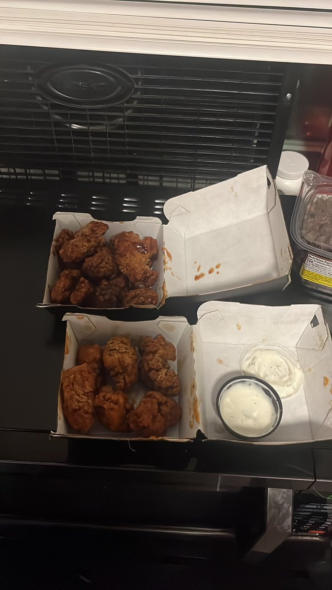 reynoldsryan64's tweet photo. I order 30 wings and get 20 barely sauced. This is outrageous to spend my hard earned money on this tomfoolery. I go to McDonald’s for chicken nuggets not @BWWings This has got to be a joke! https://t.co/poz99XQzCr