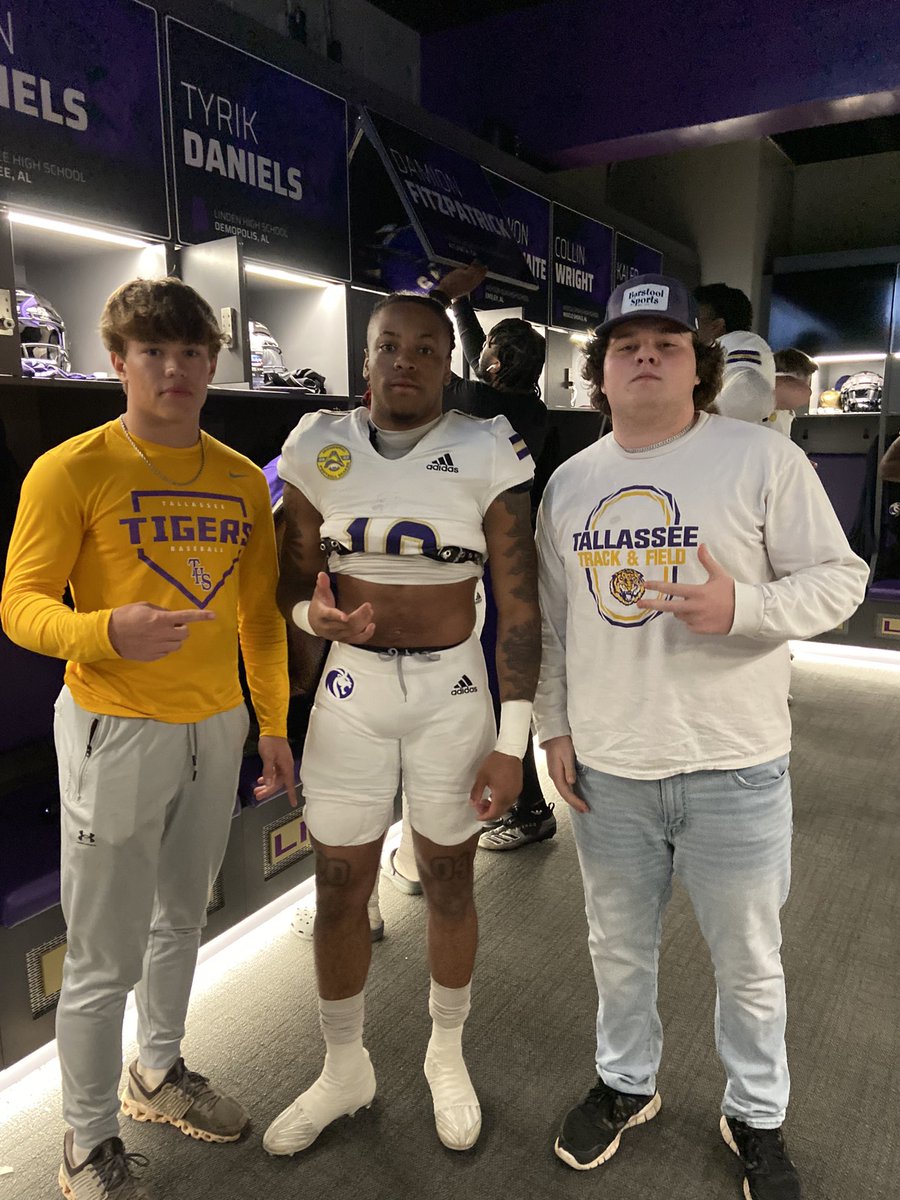 Great visit with <a href="/cadeeverson18/">Cade Everson</a> at <a href="/UNAFootball/">North Alabama Football</a> ‼️ <a href="/KevinNJWewers/">Kevin Wewers</a> <a href="/SAMIEPARKER/">SAMIE PARKER</a> <a href="/JustinEllis22/">Justin Ellis</a> <a href="/thsfootball13/">mike battles</a> <a href="/Jalyn_Daniels2/">ST11X👿🃏</a>