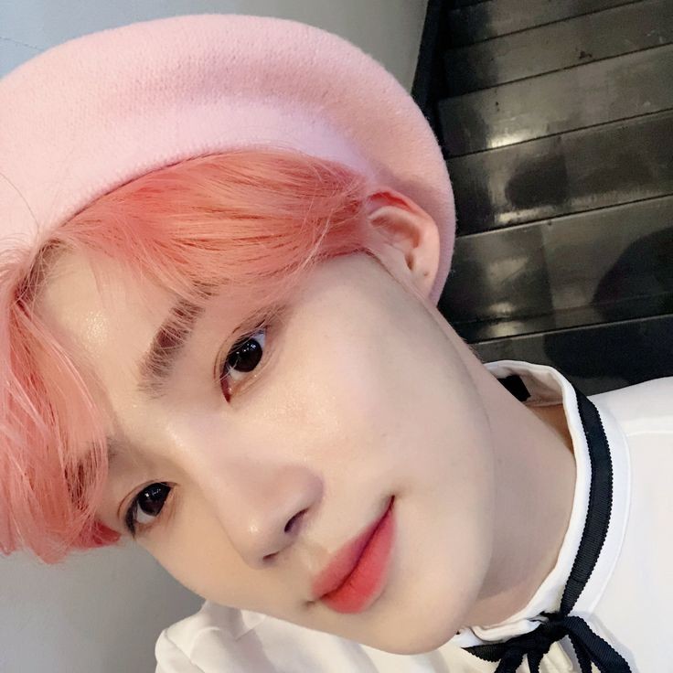 jumin_hyu's tweet photo. 🐰 : @𝐛𝐮𝐧𝐧𝐲𝐦𝐢𝐧 new post! #hyugram

Hoje foi um caos mas eu continuei lindo~ https://t.co/p9H3PaPX5c