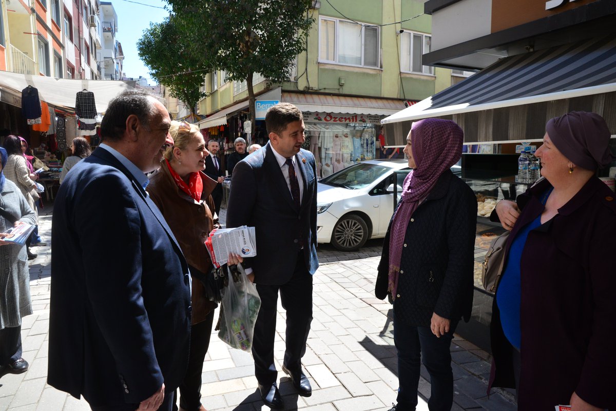 Harun__Algul's tweet photo. İlçe Başkanımız Bekir BOZKURT ve Yönetim Kurulu Üyelerimiz, Kaçep İlçe Başkanı Özlem Adviye YUMUŞ ve Yönetim Kurulu Üyeleri, Meclis Üyelerimiz, Partimiz Üyeleri  ve Genç Ülkücülerimizle, Pazartesi Pazarında faaliyet gösteren yerleşik esnaflarımızı ziyaret ettik. + https://t.co/x4eoyy9l5e