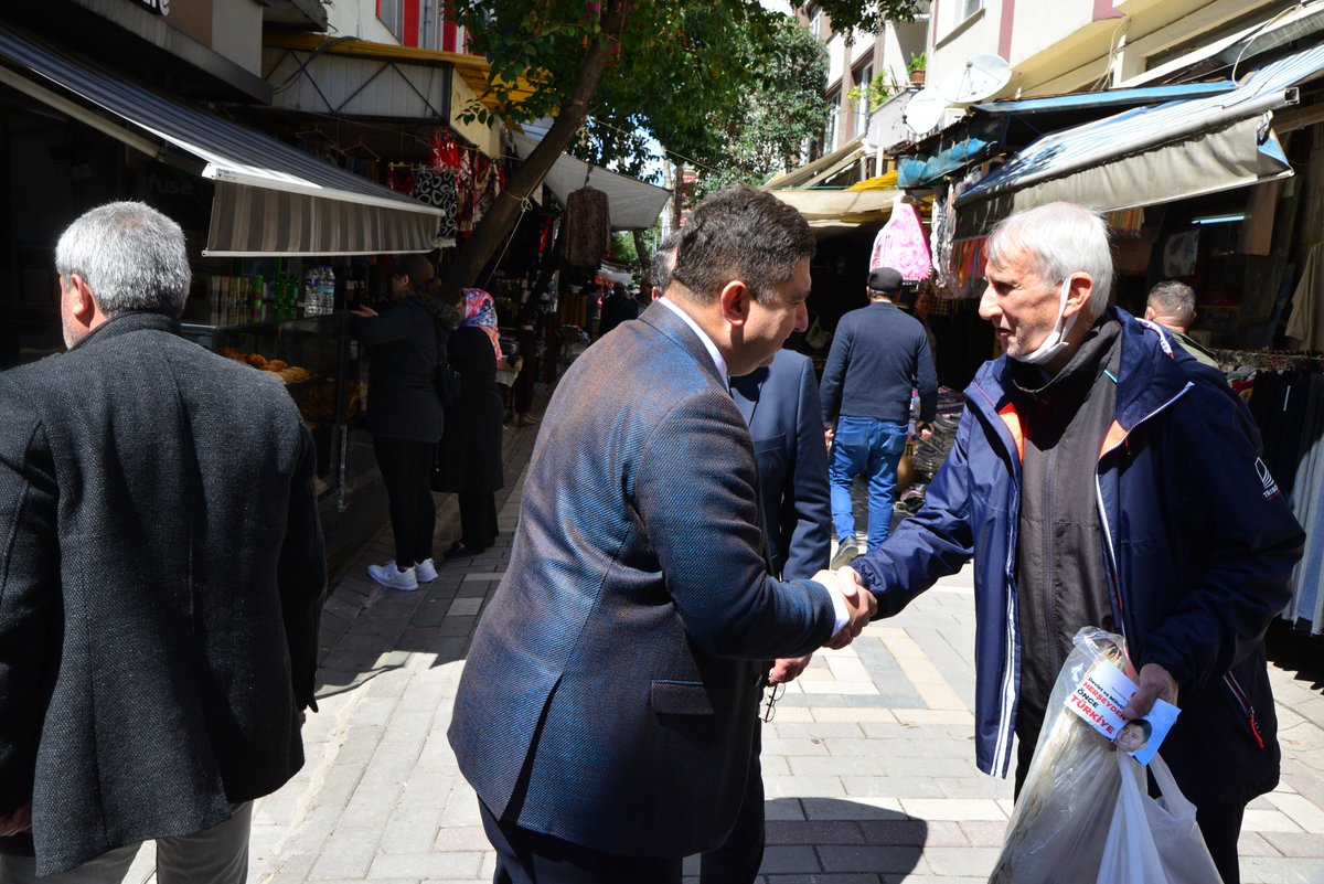 Harun__Algul's tweet photo. İlçe Başkanımız Bekir BOZKURT ve Yönetim Kurulu Üyelerimiz, Kaçep İlçe Başkanı Özlem Adviye YUMUŞ ve Yönetim Kurulu Üyeleri, Meclis Üyelerimiz, Partimiz Üyeleri  ve Genç Ülkücülerimizle, Pazartesi Pazarında faaliyet gösteren yerleşik esnaflarımızı ziyaret ettik. + https://t.co/x4eoyy9l5e