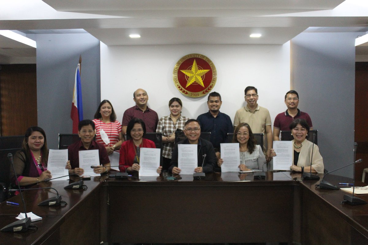 josephvillena_'s tweet photo. Among the guest who graces their presence at the signing event are: 
1. Dr. Lourdes Portus, PSSC Director 
2. Dr. Exelsa Tongson, PSSC President
3. Mr. Wilson Villones, PSSC Head
4. Dr. Emanuel De Guzman, PUP VPAA
5. Dr. Anna Ruby Gapasin, PUP VPRED 

(Cont'd) https://t.co/mUmN2z7DlQ