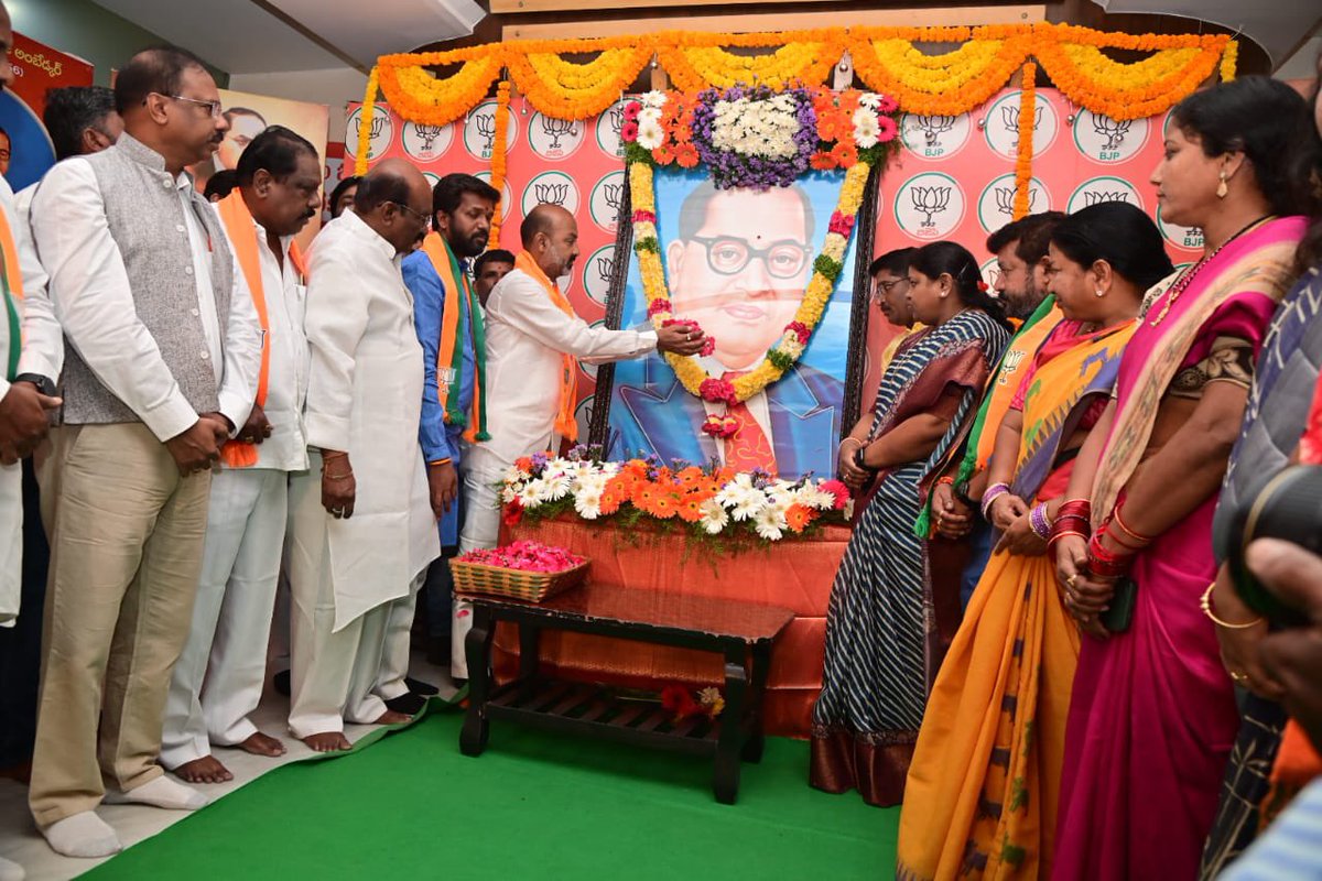 bandisanjay_bjp's tweet photo. “We are Indians firstly and lastly”
   -Dr B R Ambedkar 

Paid floral tributes to the visionary leader Babasaheb Ambedkar on his Jayanthi at @BJP4Telangana office https://t.co/Gx2ZwtA6Fh