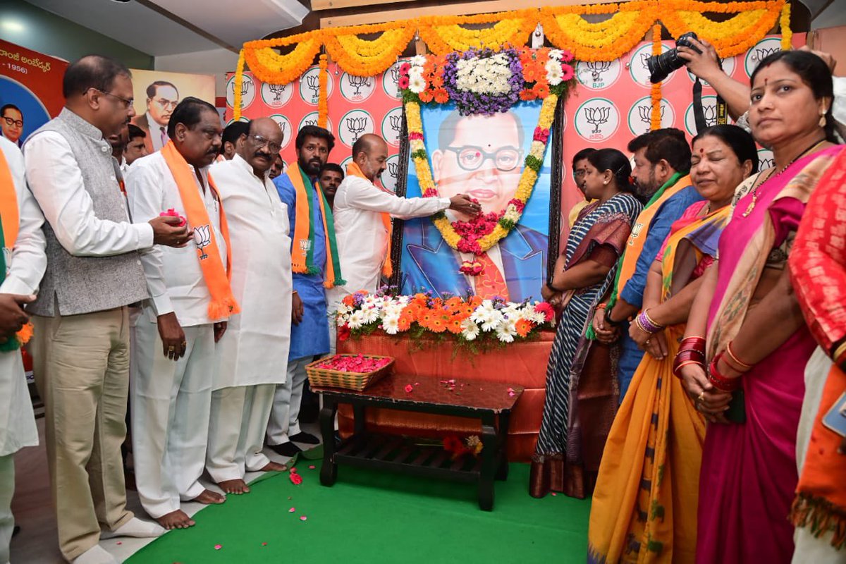 bandisanjay_bjp's tweet photo. “We are Indians firstly and lastly”
   -Dr B R Ambedkar 

Paid floral tributes to the visionary leader Babasaheb Ambedkar on his Jayanthi at @BJP4Telangana office https://t.co/Gx2ZwtA6Fh