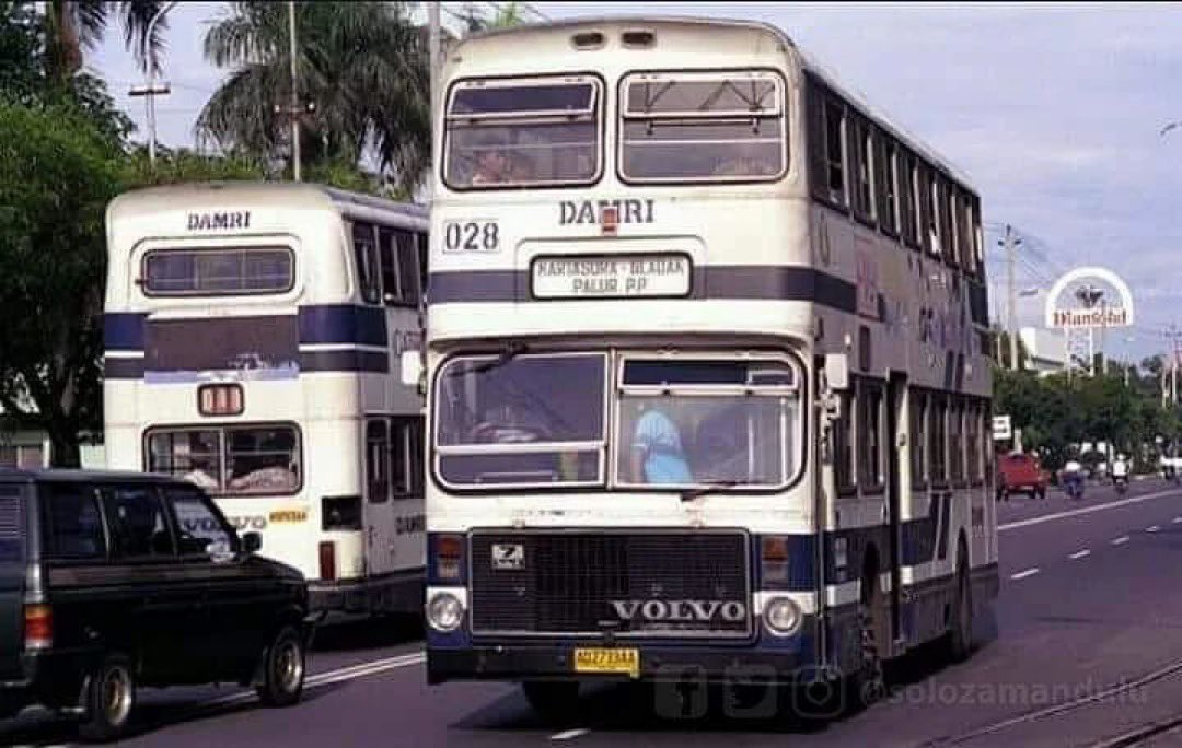 solozamandulu's tweet photo. Foto Bus Tumpuk Volvo Damri 028 AD 2733 AA pada sekitar tahun 1991.

Apa kenanganmu dengan si gagah ini?

Ada yang mengenali dimana bus tumpuk ini melintas?

https://t.co/wfDy1N2cWB https://t.co/Ssi7IaAeyr