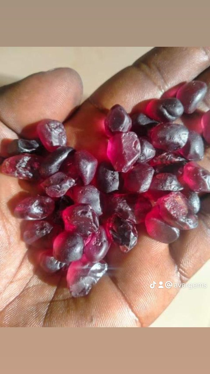 AvarGems's tweet photo. #gemstones #garnet #rhodolites #lapidary #gemologist #jewelry #gem cutting #rockhounding https://t.co/gUEcYyATVG