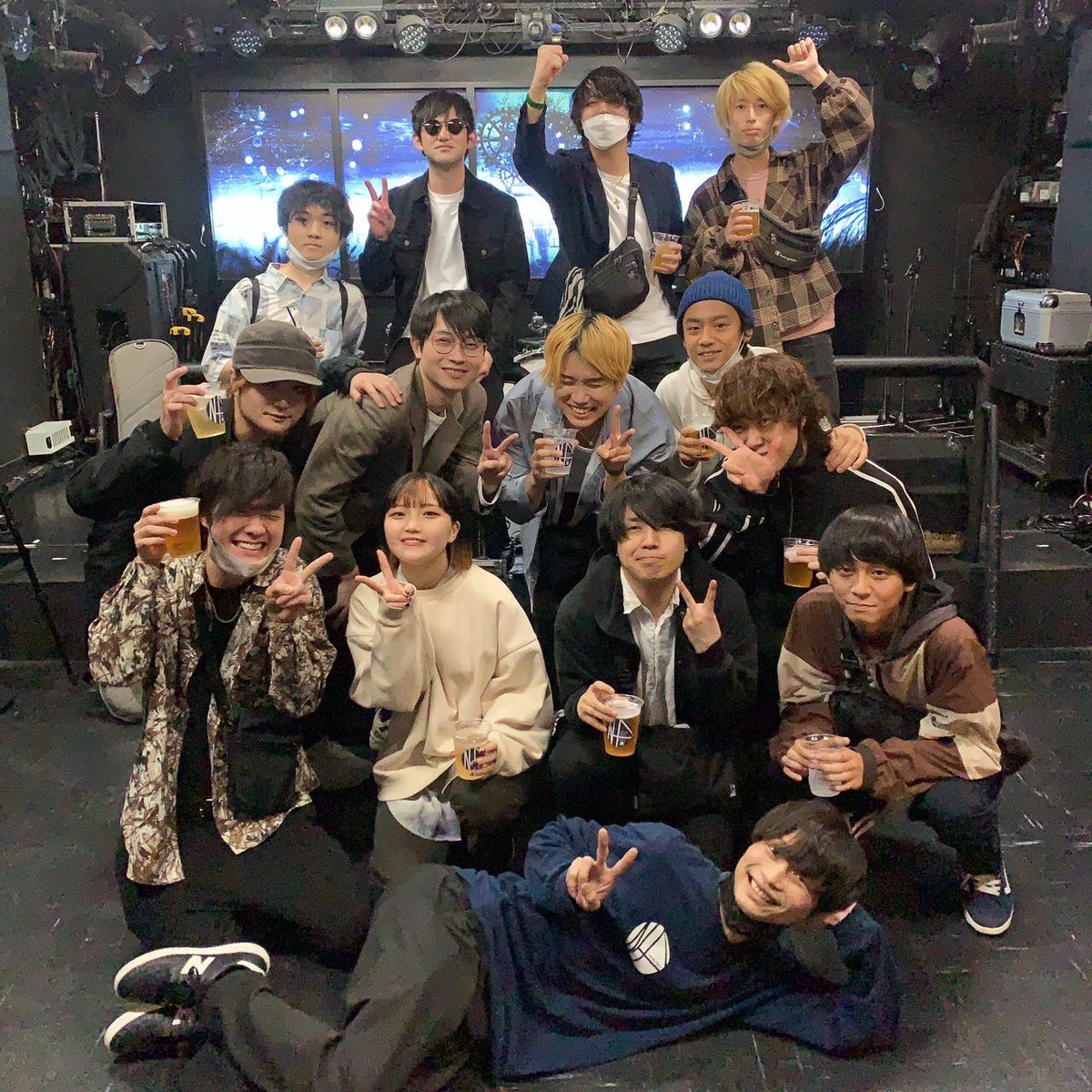 yamamurock's tweet photo. 遅ればせながら昨日は
『ネイビーとオレンジ vol.5』
ありがとうございました🌄

幼少の頃からの憧れだったクラスのお調子者ポジを34歳にして獲得出来ました嬉しい！！！！！！！！！！！！

photo by @okurehan https://t.co/GSIh3v9TZp