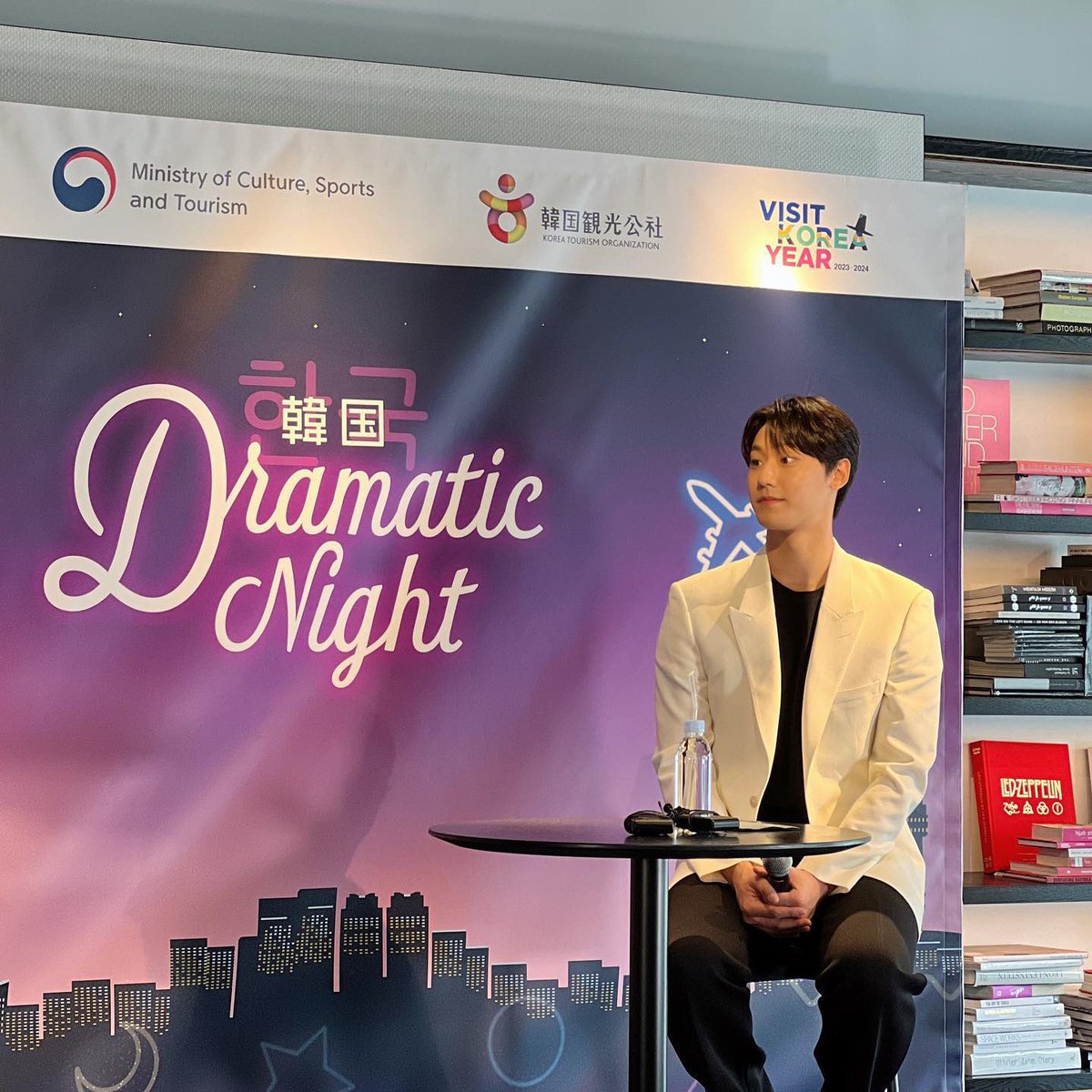 myfirstxx's tweet photo. 230414 이도현 스태프 인스타 게시물
일본 기자회견장에서 만난 도현 배우!
잠시후 저녁 Dramatic Night에서의
도현 배우도 기대해주세요 🌙��
#이도현 #LEEDOHYUN #DramaticNight
🔗https://t.co/E6gmuPPj7W https://t.co/aBNTjoewRs