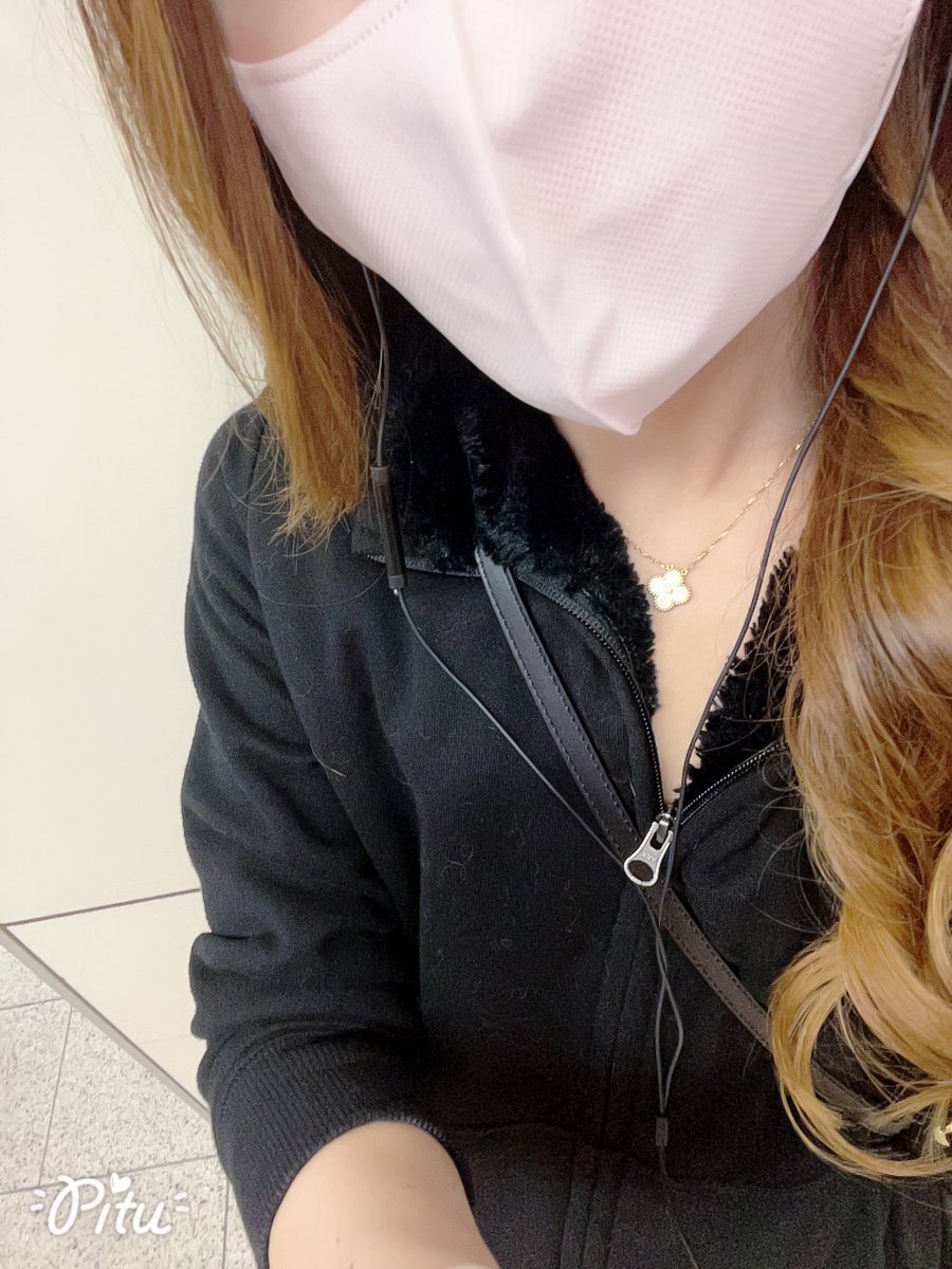 hihinoyome's tweet photo. 今な○ば駅到着！
今回みつけてくれた方、フォロワーさんが用意して下さった新しいパンツと私が今履いてるパンツ交換しましよ☺️❤️
ヒントは多分ずっと地下にいると思います！
個人的な連絡はスルー。何時までかは気分次第。
普段ツイートにいいねもしない方は探さないで下さい。 https://t.co/LytkgNRvsn