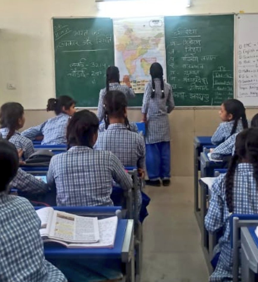 shreyajain08's tweet photo. "A Teachers Is A Compass That Activates The Magnets Of Curiosity, Knowledge &amp; Wisdom In The Pupils"

A strong #connect

Ms. Sunita creating the HOOK among her students with her innovative teaching strategies, low cost TLMs and peer learning environment.

#Makinglearningeasy https://t.co/WRBdx97GmB