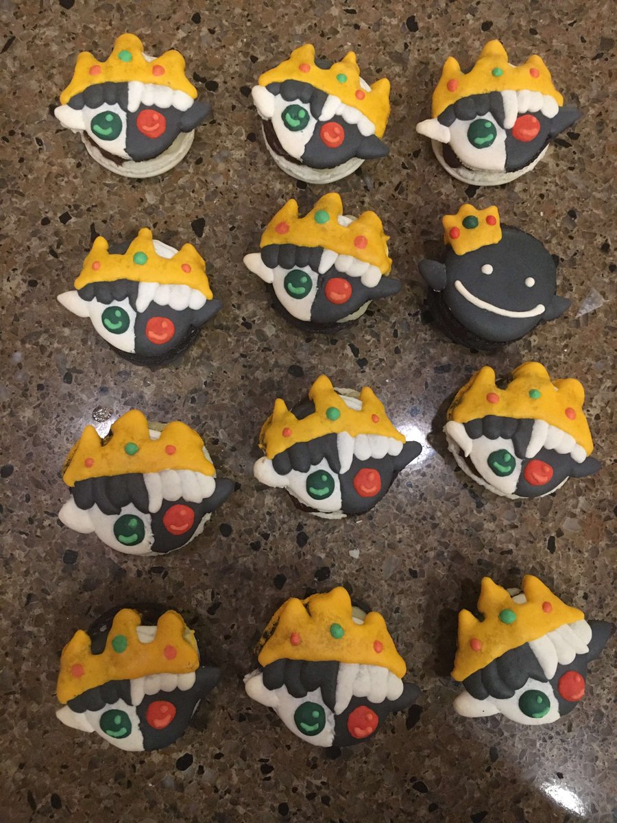 Micarocks101's tweet photo. Yeah ok this is also many years old but also the designed macarons I am the most proud of making, old ass @Ranboosaysstuff macarons, filled with half and half chocolate/vanilla buttercream. https://t.co/uzJo05aoN6