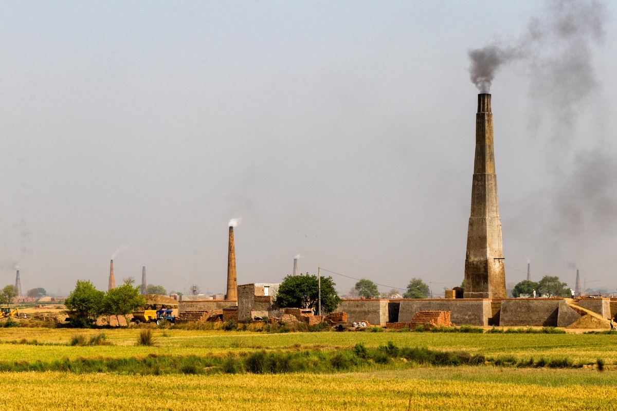 UNDP_India's tweet photo. Using #ArtificialIntelligence to solve #AirPollution.
Brick manufacturing🧱 is a major source of air pollution in 🇮🇳.
@UNDP's #AccLabIndia & @UniofNottingham have developed a #GeoAI platform to identify brick kilns causing high emissions🏭.
Read more: https://t.co/WPzDZDjENS. https://t.co/zQSr4gxeHo