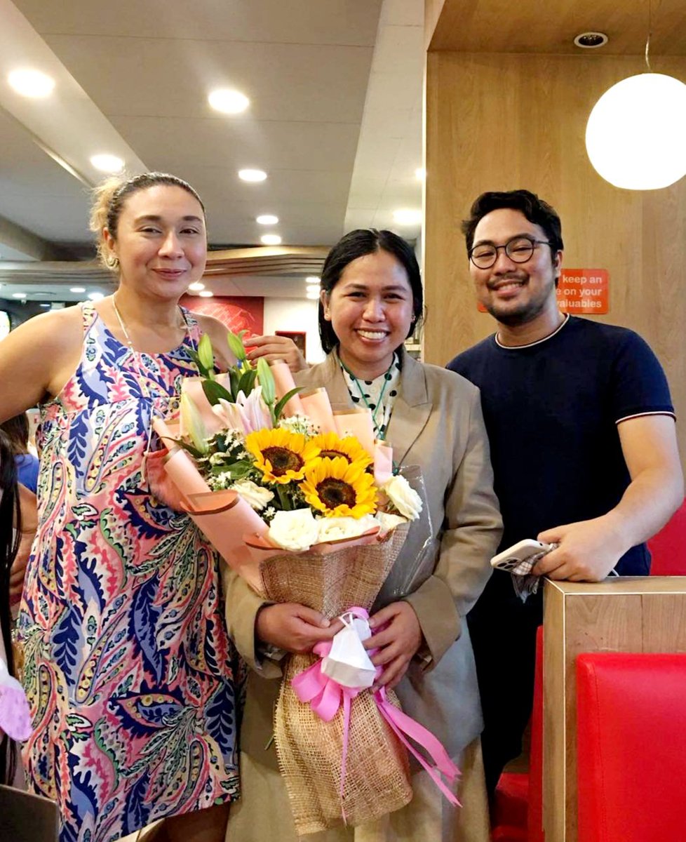 Yung umiiyak at tumatalon sa tabi ko nung nalaman n'ya na pumasa ako sa bar exam na akala ko naman lumilindol lang, abogado na rin. Umiyak din ako nung nabasa ko pangalan mo. Congratulations, Atty. <a href="/AiLeAbcde/">AiLe Abcde</a> ! 🥂 Well-deserved!