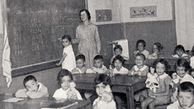 f_ferrerguardia's tweet photo. Avui fa 92 anys es proclamava la #SegonaRepública. Una democràcia que va entendre que la millor manera de defensar-se era amb una #educaciópública gratuïta, laica i coeducadora. El 1r pas per aplicar-ho va ser posar recursos: construir escoles i apujar el sou als i les mestres. https://t.co/BlZlriDQbb