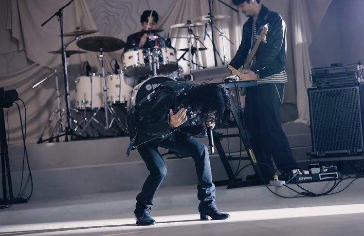 hourIysuga's tweet photo. ROCKSTAR YOONGI WOAH??? https://t.co/zMnFNAxRp8