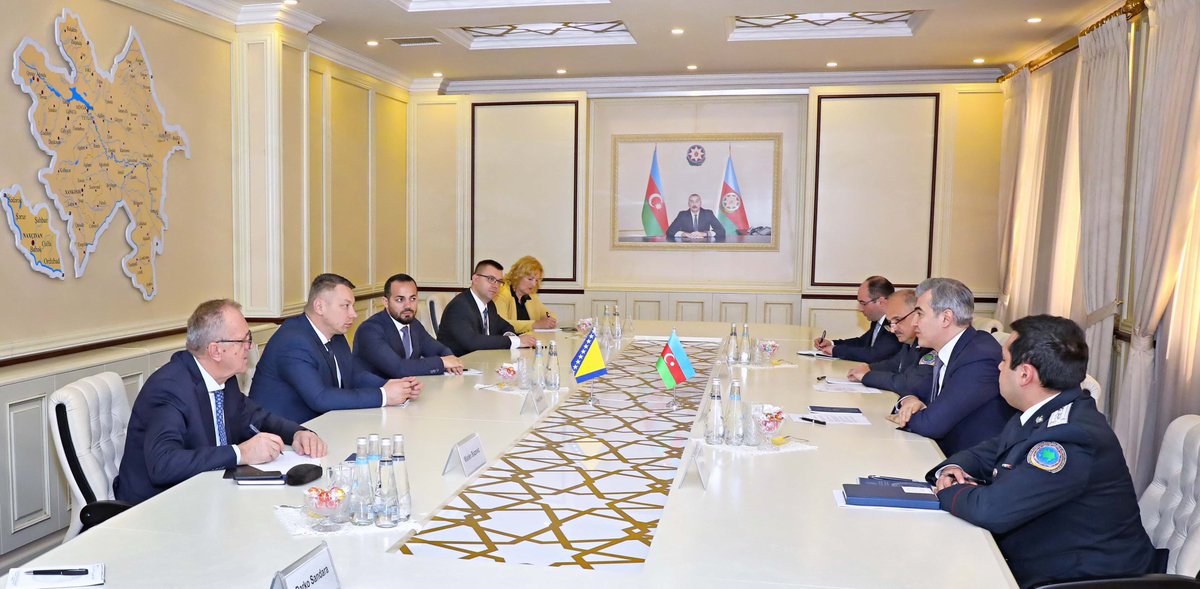During his visit to 🇦🇿 had pleasure of meeting w/h Mr. @Nesic_Nenad_ , Minister of Security of 🇧🇦. Shared 🇦🇿's approach to #migration management and discussed potential areas to strengthen cooperation through joint initiatives in several areas, including @RTCM_Azerbaijan.