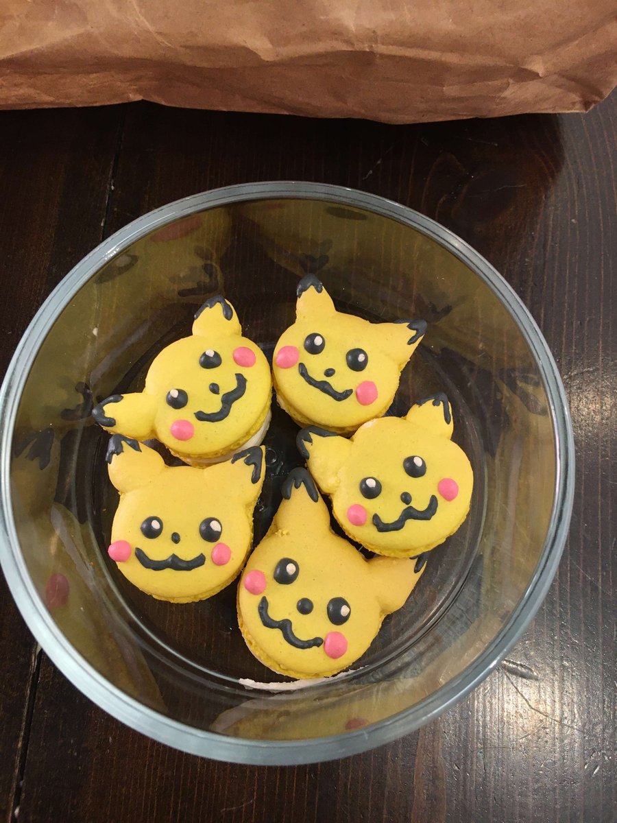 Micarocks101's tweet photo. Pichu macarons https://t.co/7JUAJAKXS8