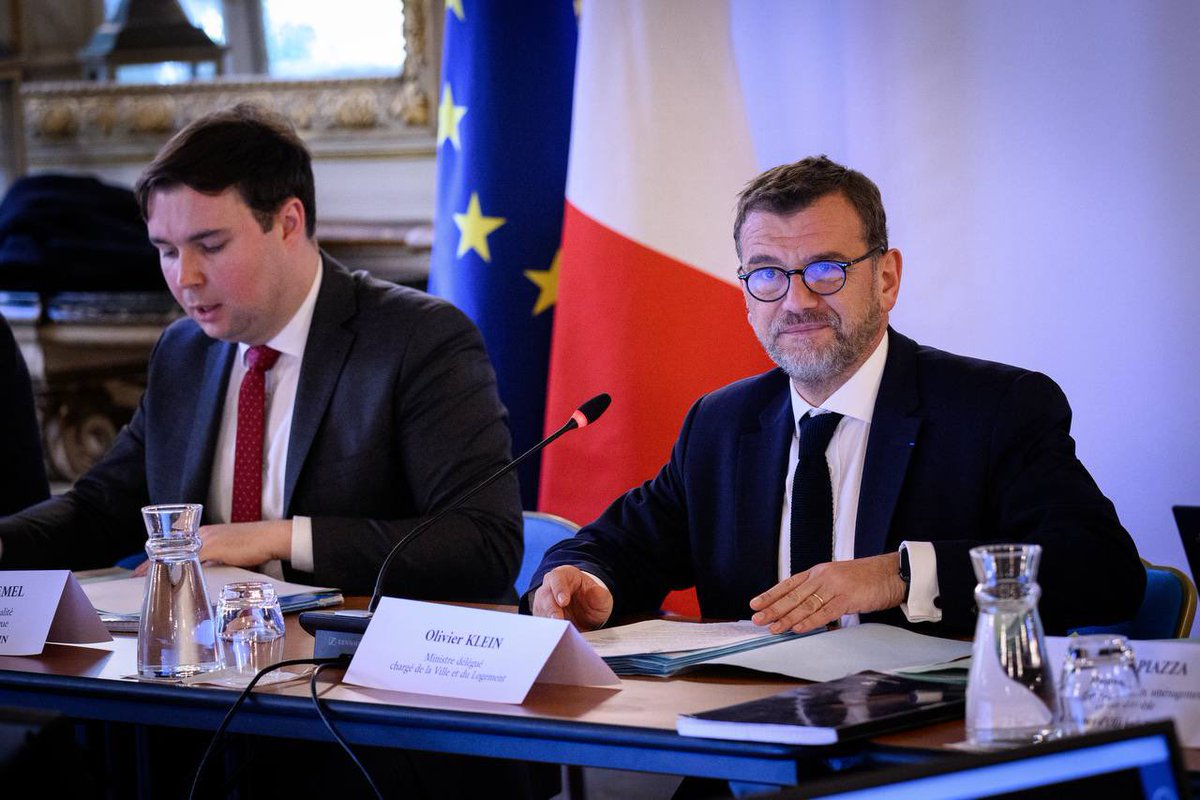 OlivierKlein93's tweet photo. J’ai installé un comité des partenaires pour suivre et accélérer la rénovation du parc locatif privé et permettre d’amplifier collectivement les moyens de nos ambitions.

🌱 Agir mieux et plus vite pour décarboner le secteur du bâtiment et redonner du souffle à notre planète ! https://t.co/rrKMV3IXYS
