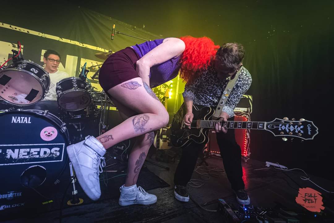 EctoPeach's tweet photo. It's Friday!!!
π·: @fullpeltmusic
#MiddleAgedAngst #upthepeach #postpunk #LoveToKane #Epiphone #Marshall #Fender #guitar #guitarplayer https://t.co/6zJFQ3v3Bl