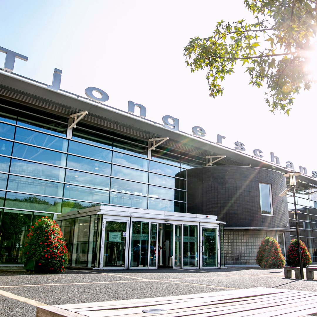 Op dit moment is er een landelijke telefoonstoring. Dat betekent dat we als ziekenhuis minder goed bereikbaar zijn en in sommige gevallen niet vanuit het ziekenhuis naar buiten kunnen bellen. Het is nog niet bekend wanneer de storing is verholpen.

#storing #telefoon #vodafone