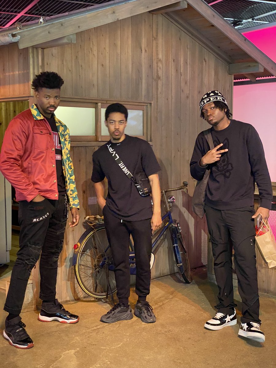 Lenarr_'s tweet photo. 🧍🏾‍♂️🧍🏾‍♂️🧍🏾‍♂️🇯🇵 https://t.co/IU48RSqdR3