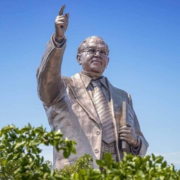 दुनिया मे हर बिमारी के हजारो डाक्टर थे, लेकिन दलित, शोषित, पीड़ित, नारी मुक्ति और समानता के एक ही डाक्टर थे.!
डॉ.भीमराव अम्बेडकर ✍️
#जयभिम 💙🙏