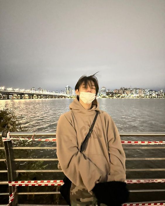 yjnyjnn's tweet photo. — day 1
★ hii !!  i'm  avi ( she/her ) intj 
𖥻  looking for interactive moots !！ 
★  i am a moa and a new fearnot <3

im not new to #stantwt or #kpoptwt
♡ / ↻  to be moots &amp; spread !! https://t.co/sUV16ScIoU