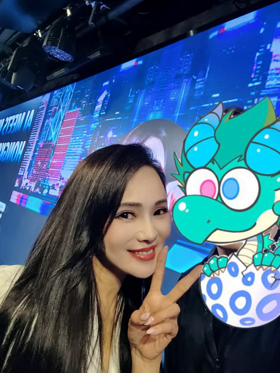 Veace_Offical's tweet photo. We met many community and NFT projects in Hong Kong with the head of @BALD_offical  and we introduced Veace to them, and we look forward to these projects entering into a partnership with Veace🚀🚀🚀

@Theirsverse @BALD_offical @Vision_Chain https://t.co/Aq90kChPdw