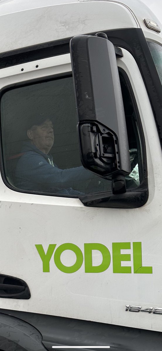 schooleydoo's tweet photo. @YodelOnline This driver is a bully. He indicated then saw me next to him to him in lane 2. I had nowhere to go with 2 cars to the right of me. So he called me a wanker and started drifting into my lane to intimidate me. Dashcam footage available. https://t.co/9fQraKpO47