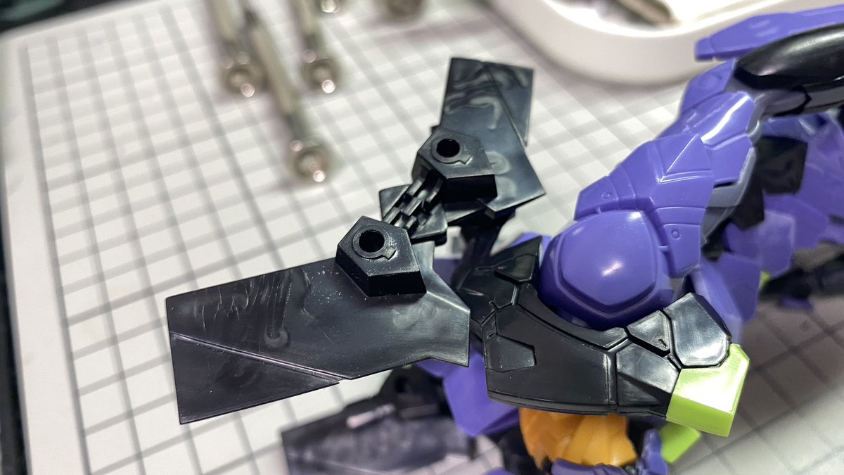 Danny2fish's tweet photo. 對岸出的樂色工業狗頭戰士（仿MB初號機），未打磨修整前素組紀錄，看那收縮孔 真是一絕!
強烈建議無愛不要嘗試!

#evangelion #eva #plamo #plamodel #新世紀エヴァンゲリオン #エヴァンゲリオン #新世紀福音戰士 #初號機 #初号機 #庵野秀明 #modeling https://t.co/r07eqCv8Uz