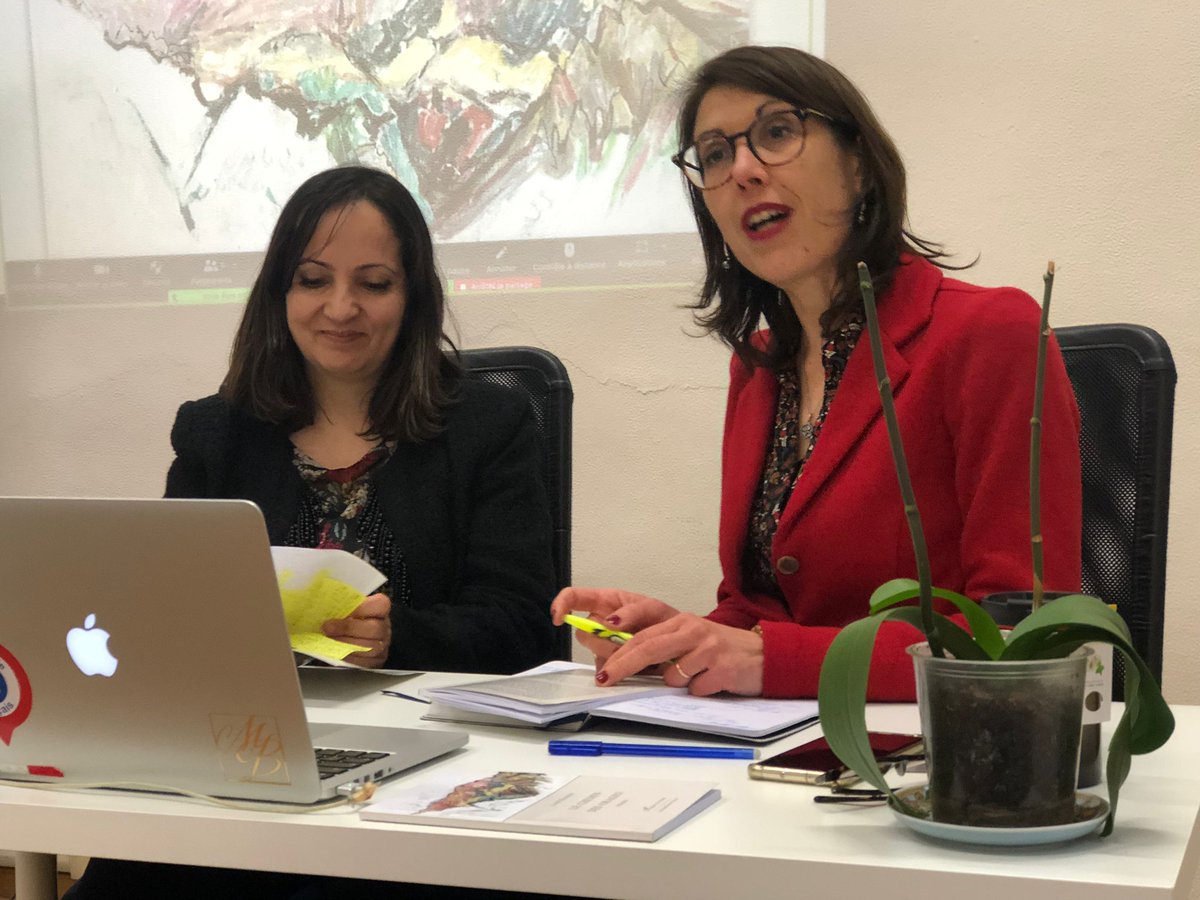 AFPadova's tweet photo. Merci à #LaureKeyrouz  de nous avoir raconté les beautés et les souffrances du Liban à travers sa poésie et son regard d'artiste peintre ainsi qu'à @MagaliBoureux pour l'animation de cette rencontre qui a valorisé l'importance de cette francophonie. https://t.co/R1mpA7eQDh