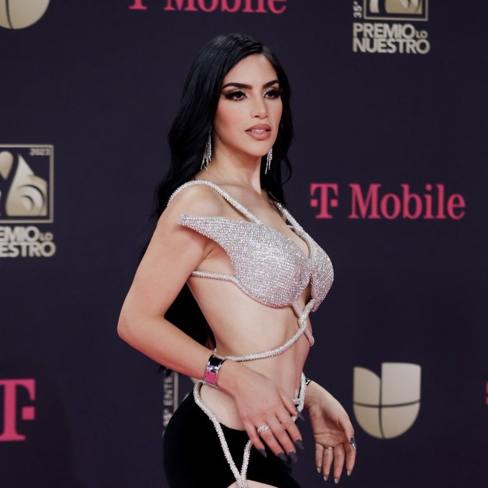kimloaizacharts's tweet photo. Kim Loaiza pasó de ser nominada cómo Influencer del año a Obtener 3 nominaciones cómo ARTISTA. https://t.co/JYcECttgQL