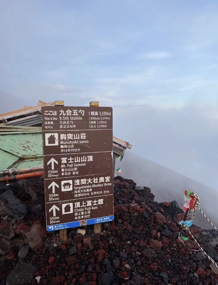theamthyrith's tweet photo. 自然は最も美しい景色を育んだ。
最も新鮮な空気を吸う🌳🏔️ https://t.co/msXEYIK16Q
