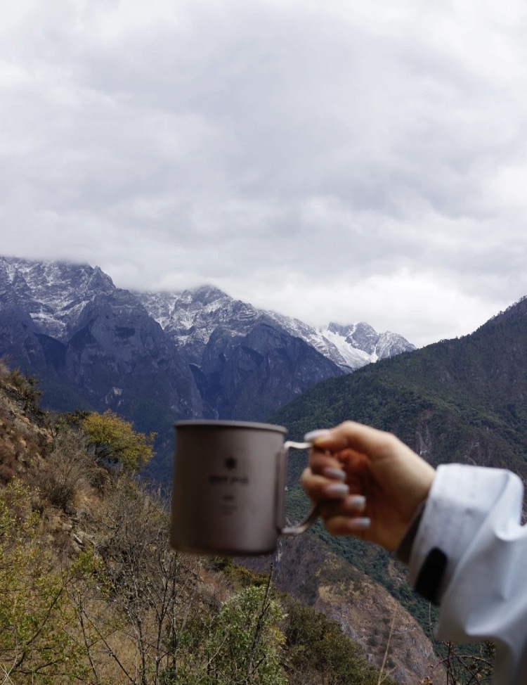 theamthyrith's tweet photo. 自然は最も美しい景色を育んだ。
最も新鮮な空気を吸う🌳🏔️ https://t.co/msXEYIK16Q