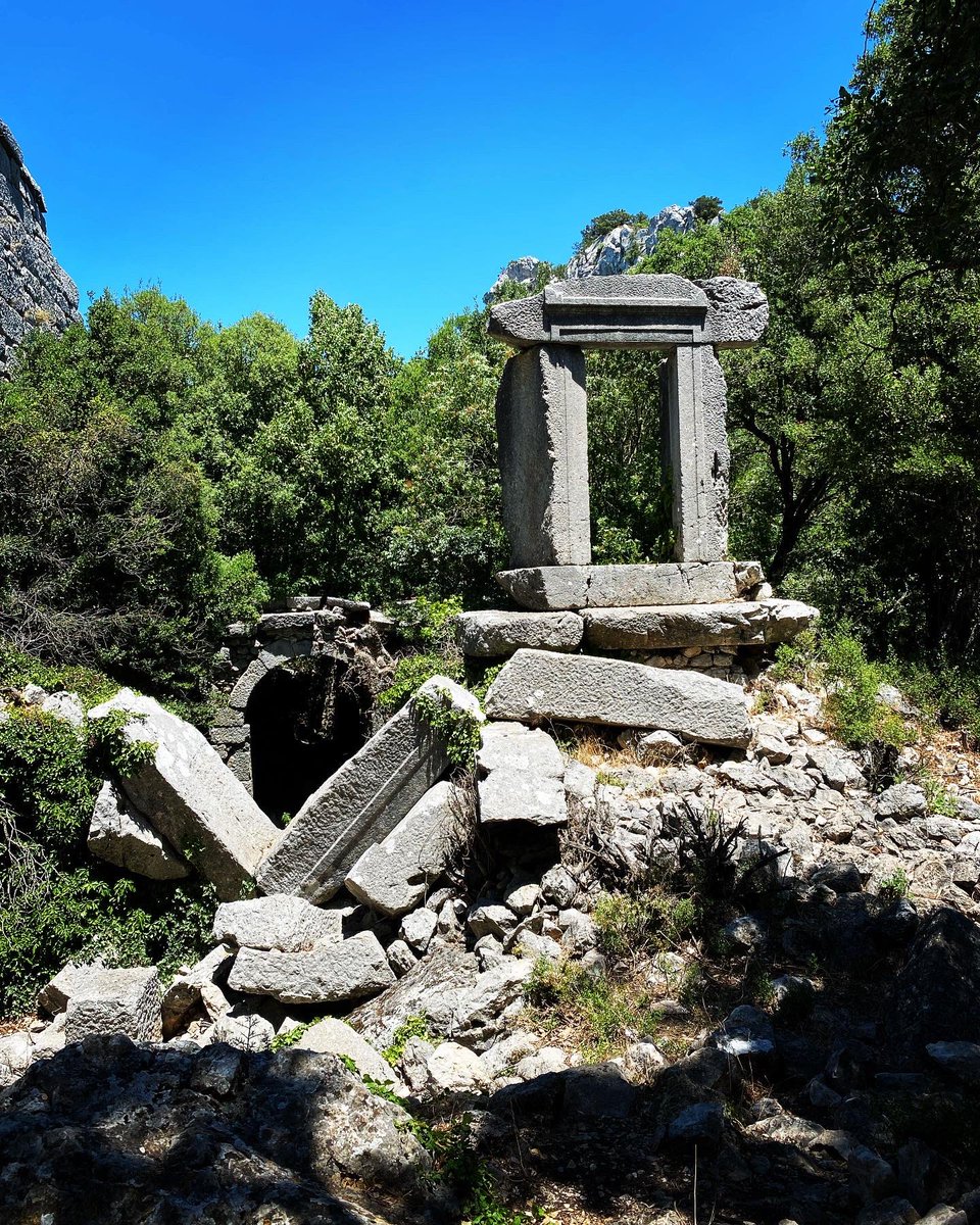 ArkheDergisi's tweet photo. Termessos Antik Kenti / Güllük (Solymos) Dağı / Antalya
📸 @damlabayazit 

🏛️📜 Termessos, Pisidya bölgesinin "Milyas"olarak anılan güneybatı bölümünde konumlanmış önemli bir antik kenttir.
Kent, Anadolu'nun en eski halklarından Luvi'lerin soyundan gelen Solym'ler tarafından++++ https://t.co/cxOVQ5duMz
