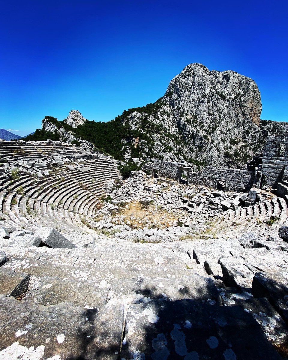 ArkheDergisi's tweet photo. Termessos Antik Kenti / Güllük (Solymos) Dağı / Antalya
📸 @damlabayazit 

🏛️📜 Termessos, Pisidya bölgesinin "Milyas"olarak anılan güneybatı bölümünde konumlanmış önemli bir antik kenttir.
Kent, Anadolu'nun en eski halklarından Luvi'lerin soyundan gelen Solym'ler tarafından++++ https://t.co/cxOVQ5duMz