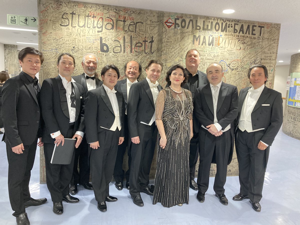 tokyo_harusai's tweet photo. 〜📷スタッフだより〜
昨日4/13に初日を迎えた #東京春祭 最終公演 #トスカ 💃終演後の舞台裏写真をどうぞ💕
#マエストロ・シャスラン 指揮、#読響 #東京オペラシンガーズ、そして充実のソリストでお届けする圧倒的な #トスカ🔥4/16最終公演をどうぞお聴き逃し無く!!
👉https://t.co/gBboTdAAy0 https://t.co/CiveqayxkR