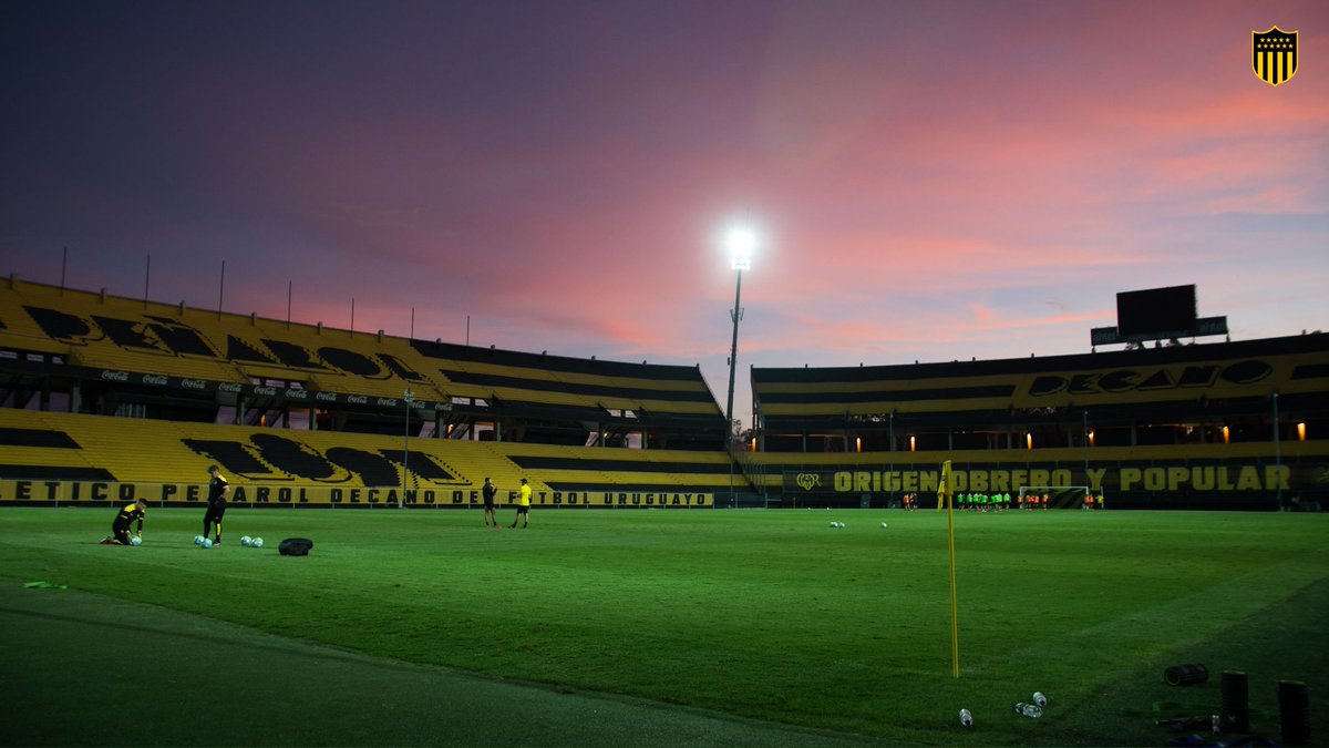 Buenas noches Carboneros  🌇

¡EL SÁBADO TENEMOS QUE GANAR!👊🟨⬛️