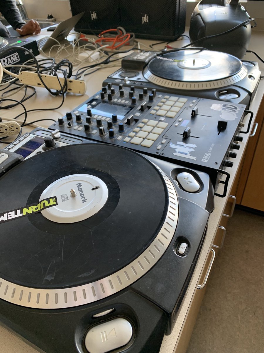 venturafolk's tweet photo. #morethanschool #improvinglifechances Huge shout out to DJ All Good for bringing his musical magic to Learning Alternatives this week - our school was filled with the beautiful sounds of creativity ❤️🎶 https://t.co/Ia2QozhW8i