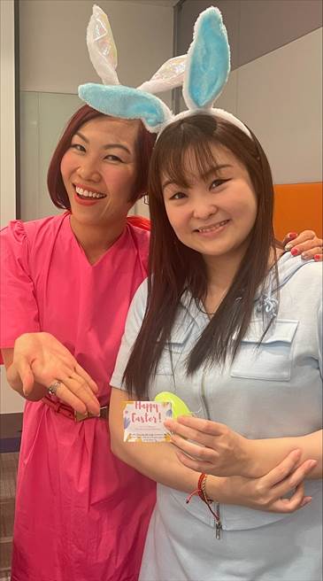 ThePacificPrime's tweet photo. Did you have a good Easter Holiday? Our Singapore office certainly did! We hosted an Easter Egg Hunt for our staff, with 18 eggs hidden across the office, 6 of which held Starbucks vouchers inside. The team wrapped up by digging into well-deserved sweets. 

#Easter #PrimeLife https://t.co/znZH4LwA65